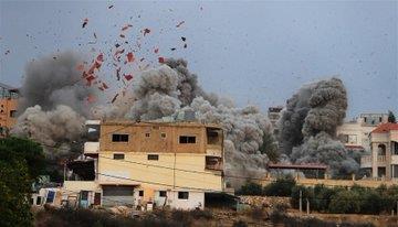 الاحتلال يقصف مواقع لحزب الله في جنوب لبنان 