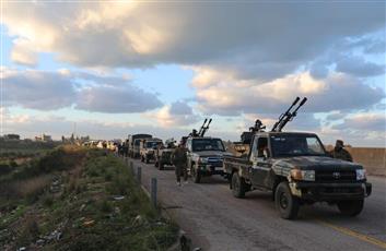 انشقاقات في صفوف «قسد» وتوافد عناصرها إلى الجيش السوري في دير حافر