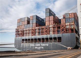 فرنسا ترسل نحو 400 طن من المساعدات الغذائية إلى غزة