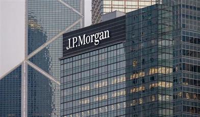 ترامب يقاضي بنك جيه.بي مورغان ورئيسه