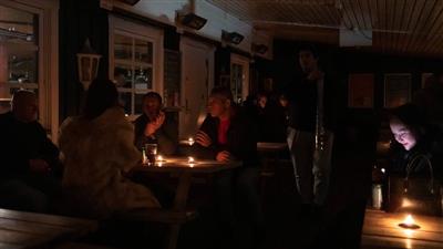 حادث غامض يغرق عاصمة غرينلاند في الظلام الدامس