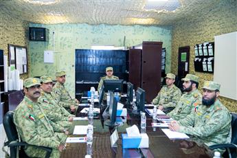 وكيل الحرس الوطني تفقد قيادة الشؤون الأمنية وشدد على اليقظة في المواقع الحيوية 