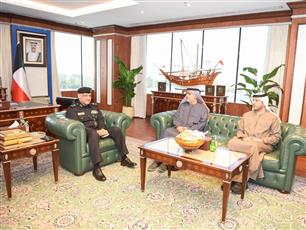 وكيل الداخلية يبحث مع السفير الإماراتي سبل تعزيز التعاون الأمني 