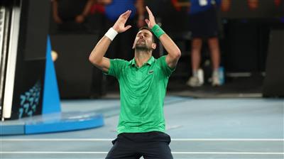 دجوكوفيتش يصنع التاريخ ويبلغ نهائي أستراليا المفتوحة في مواجهة مرتقبة مع ألكاراز