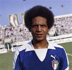 بعد مسيرة كروية مميزة كأحد نجوم المنتخب الوطني الفارس الأسمر فتحي كميل.. في ذمة الله