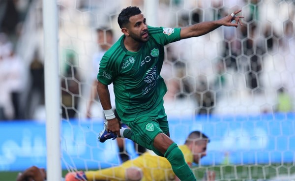 النصر للتمسك بالصدارة.. والهلال للتعويض أمام الشباب