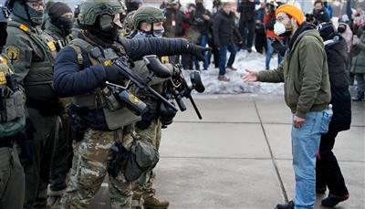 ترامب يوجه إدارة الهجرة بعدم التدخل في احتجاجات المدن الديمقراطية