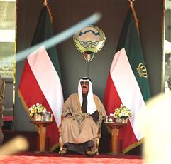 سمو أمير البلاد يشمل برعايته وحضوره مراسم رفع العلم