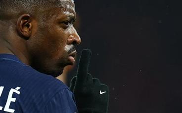 ديمبيلي يضع باريس سان جيرمان أمام خيار صعب بمطالبه التعجيزية