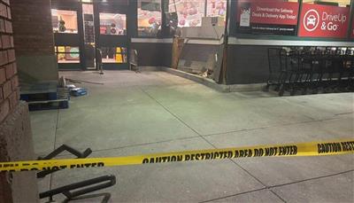 إصابة 4 أشخاص إثر حادث سيارة أمام متجر في كاليفورنيا