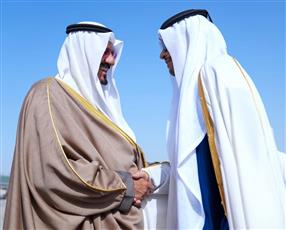 رئيس الوزراء القطري يصل البلاد.. والعبدالله في مقدمة مستقبليه