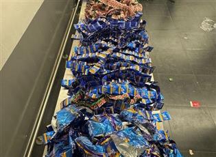 ضبط 13 كيلوغرامًا من مادة التنباك في جمارك مطار الكويت T4