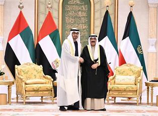 الشيخ محمد بن زايد يهنئ سمو الأمير بمناسبة العيد الوطني