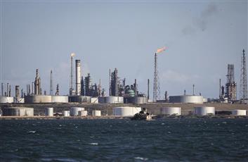 النفط يلامس أعلى مستوياته في 7 أشهر مع تصاعد مخاوف تعطل الإمدادات