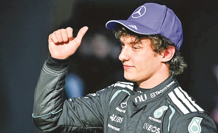 أنتونيلي أصغر سائق ينطلق «أولاً» في تاريخ بطولات الفورمولا واحد