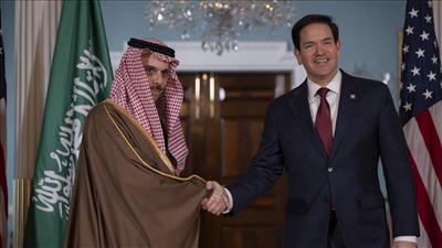 وزيرا الخارجية السعودي والأمريكي يبحثان الاعتداءات الإيرانية على المملكة ودول المنطقة