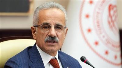 وزير النقل التركي: 14 سفينة ذات ملكية تركية لا تزال عالقة في مضيق هرمز