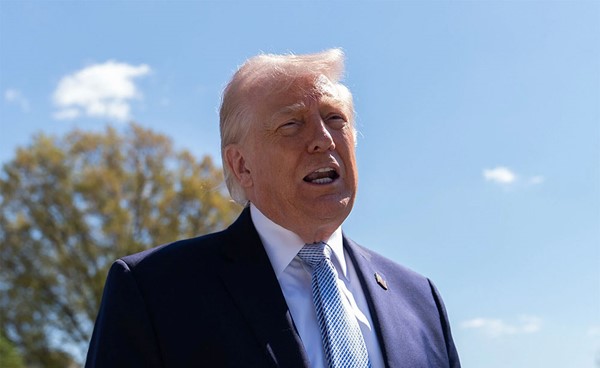 ترامب: نجهز سفننا بأفضل الأسلحة وسنعرف فرص نجاح المحادثات مع إيران خلال نحو 24 ساعة