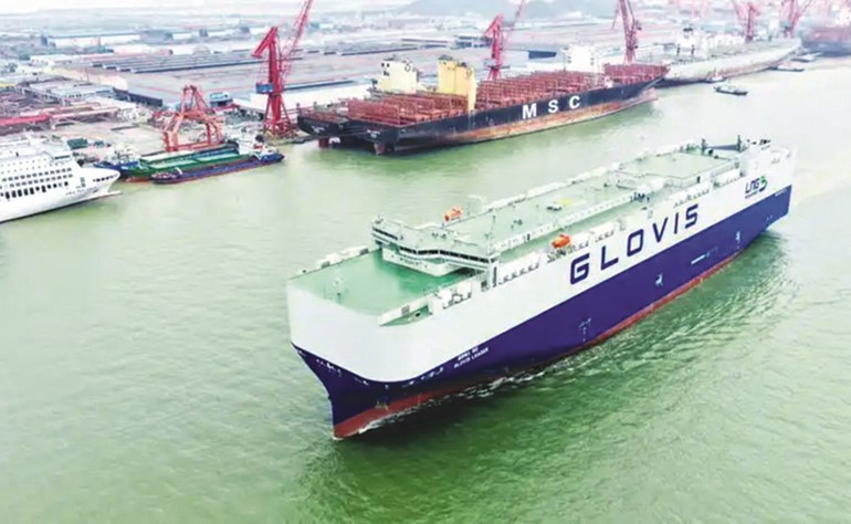 «غلوفيس ليدر».. أكبر سفينة لنقل السيارات في العالم