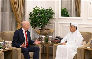 رئيس وزراء قطر يدعو لوقف الاعتداءات الإيرانية ويحذر من استهداف البنية التحتية الحيوية