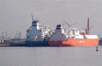 بلومبرغ: ناقلتا غاز قطريتان تتجهان لعبور «مضيق هرمز»