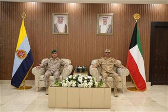 رئيس الأركان يبحث مع قائد القيادة العسكرية الخليجية الموحدة وقائد درع الجزيرة دعم مسيرة العمل العسكري المشترك