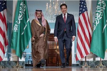 وزيرا الخارجية السعودي والأمريكي يناقشان سبل إبقاء مضيق هرمز مفتوحا