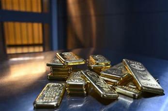 الذهب يتعافى من أدنى مستوى له في شهر وسط تراجع الدولار