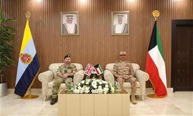 رئيس الأركان يستقبل مستشار الدفاع الأول البريطاني لشؤون الشرق الأوسط وشمال أفريقيا