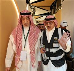 النائب الأول الشيخ  فهد اليوسف الصباح يتفقد حجاج الكويت في مشعر منى