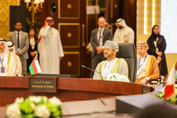 وزير خارجية عُمان: الترتيبات المتعلقة بمضيق هرمز لا تنطوي على فرض أي رسوم للعبور