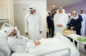 سمو رئيس الوزراء يزور مصابي العدوان الإيراني في مستشفى جابر الأحمد
