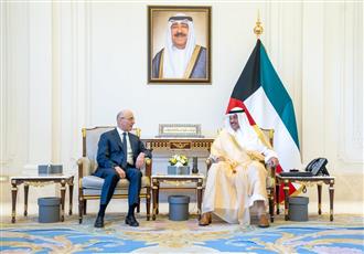 سمو ولي العهد يستقبل وزير الداخلية اللبناني بمناسبة زيارته للبلاد