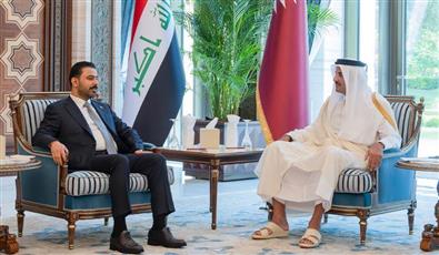 أمير قطر يعقد جلسة مباحثات مع رئيس الوزراء العراقي في الدوحة