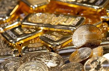 الذهب يتراجع إلى 4043 دولارا للأونصة رغم تسجيله أول مكاسب شهرية منذ فبراير