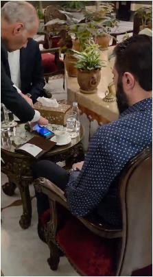 الشرع يجري أول عملية دفع باستخدام بطاقة فيزا بعد رفع العقوبات عن سوريا