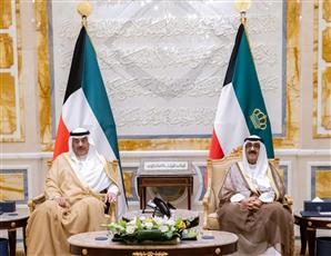 سمو الأمير يستقبل سمو ولي العهد وسمو رئيس الوزراء والنائب الأول ووزيري الدفاع والخارجية