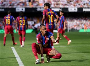 برشلونة يكتسح فالنسيا بخماسية نظيفة ويواصل انفراده بصدارة الدوري الإسباني