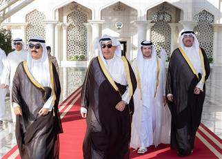ممثل سمو أمير البلاد وزير شؤون الديوان الأميري يتوجه إلى الإمارات