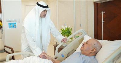 النائب الأول يطمئن على صحة الفريق المتقاعد عبدالله الفارس