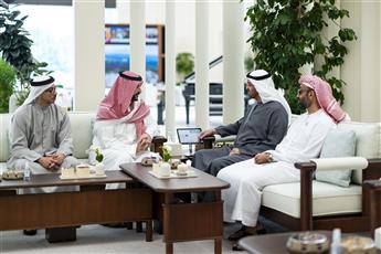 رئيس الإمارات يبحث مع وزير الدفاع السعودي تعزيز التعاون المشترك والتطورات الإقليمية
